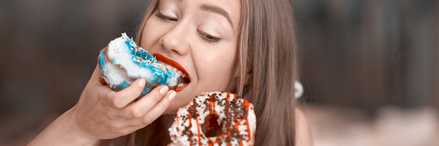 چرا احتمال پرخوری در عصر بیشتر است؟